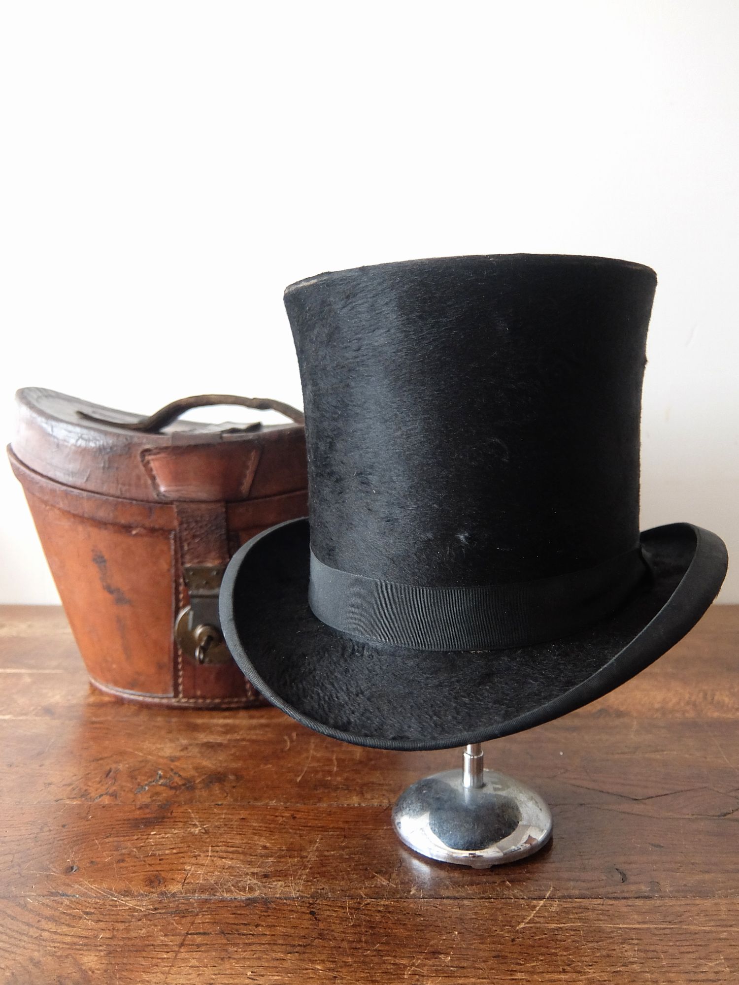 Hat with Box (A1124)