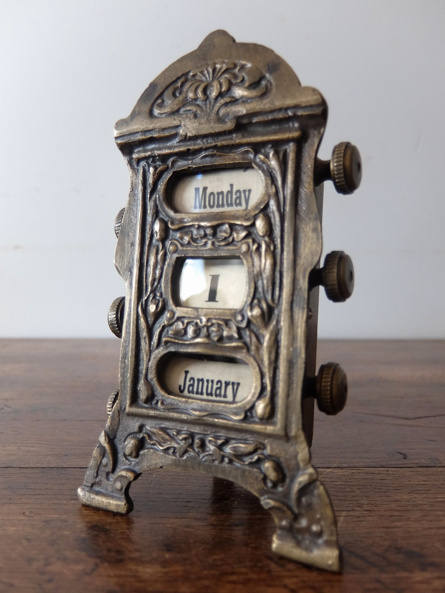 Perpetual Calendar (A1125)