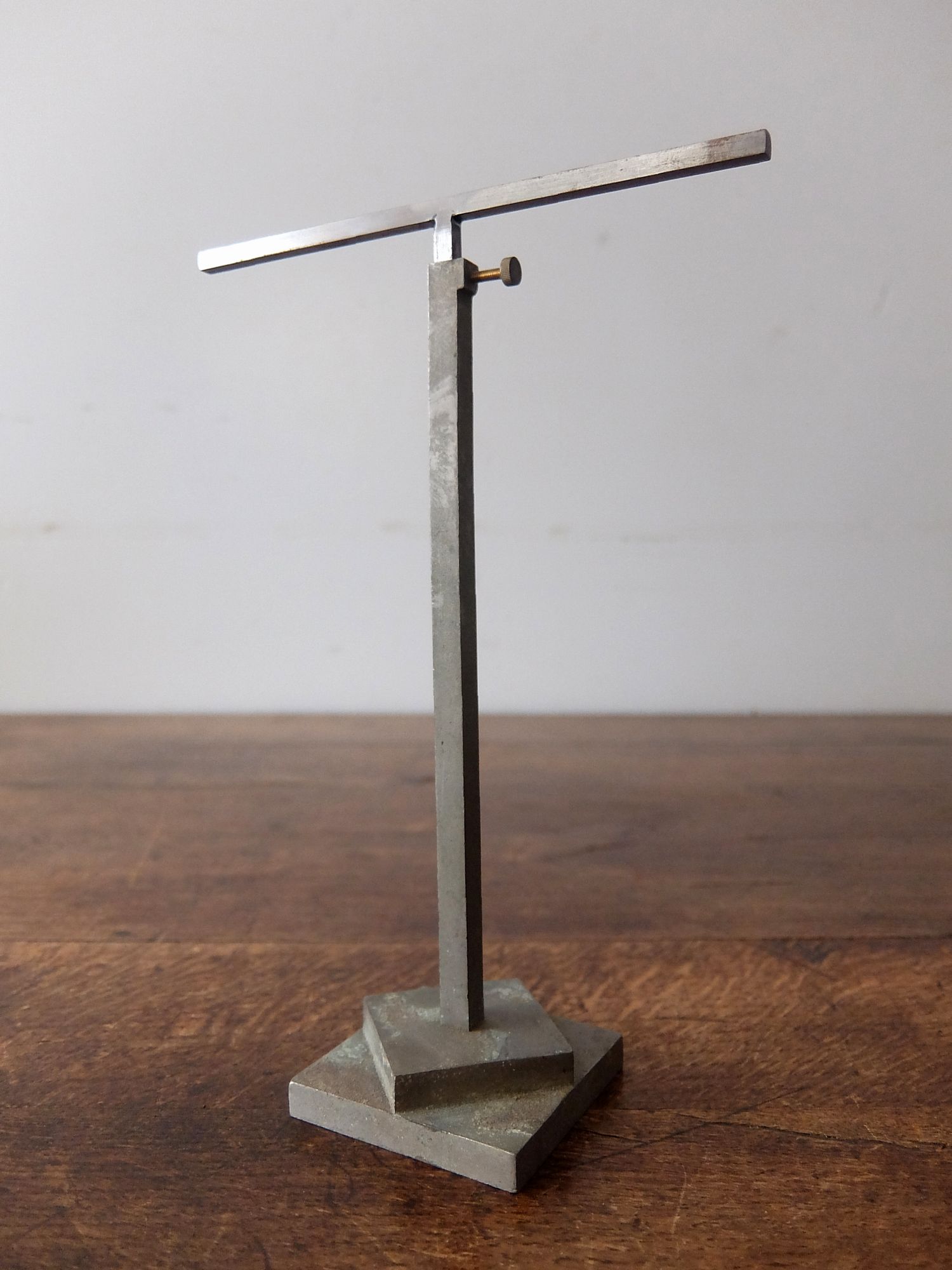 Display Stand (A1125)