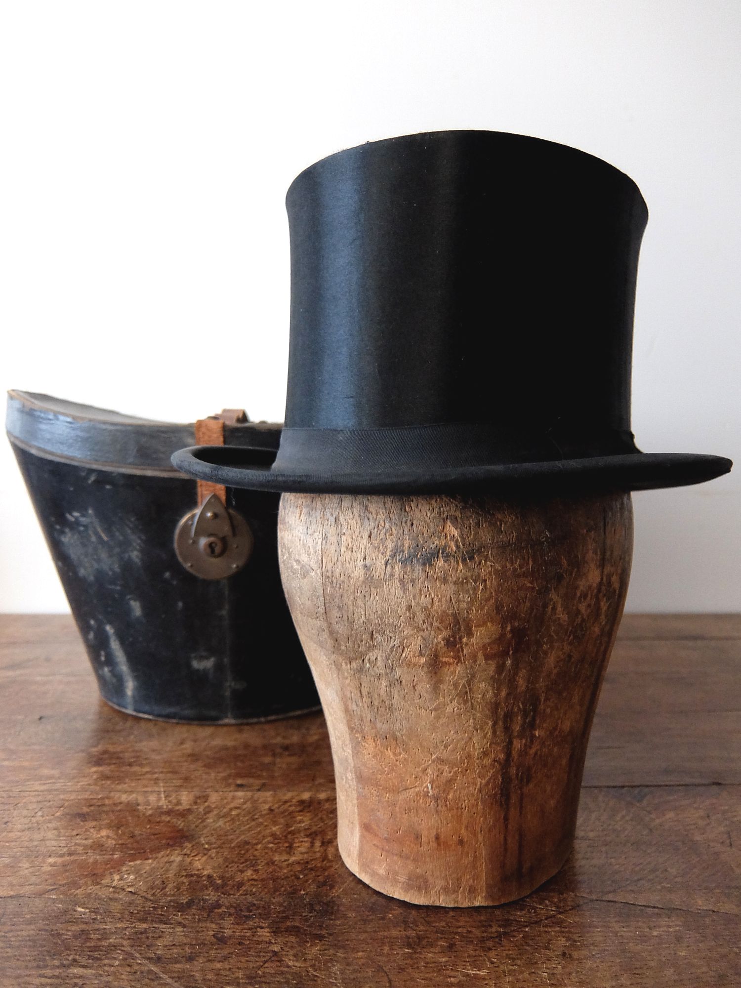 Silk Hat with Box (A0221)