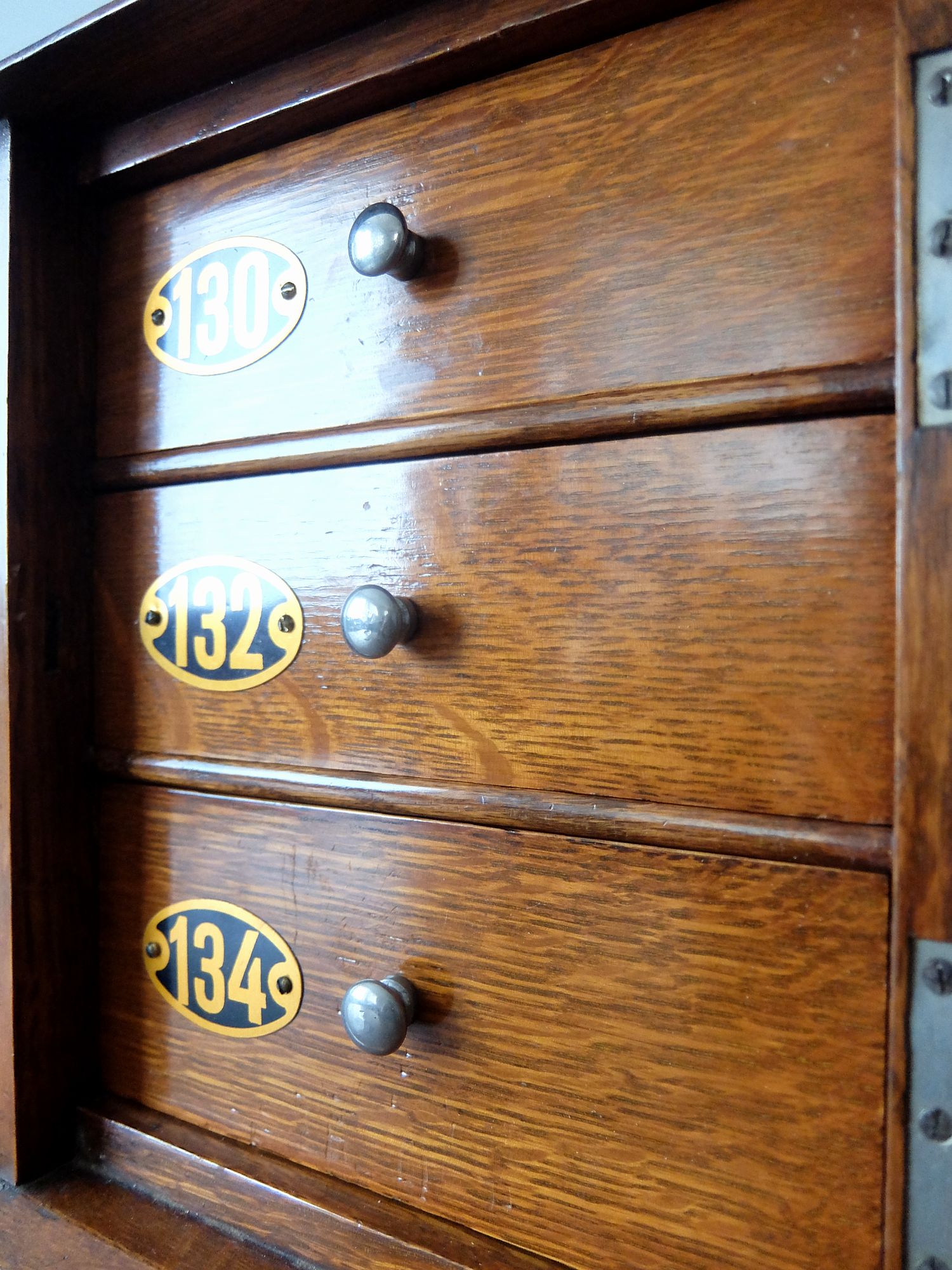 Wooden Case with Drawers (A1225)