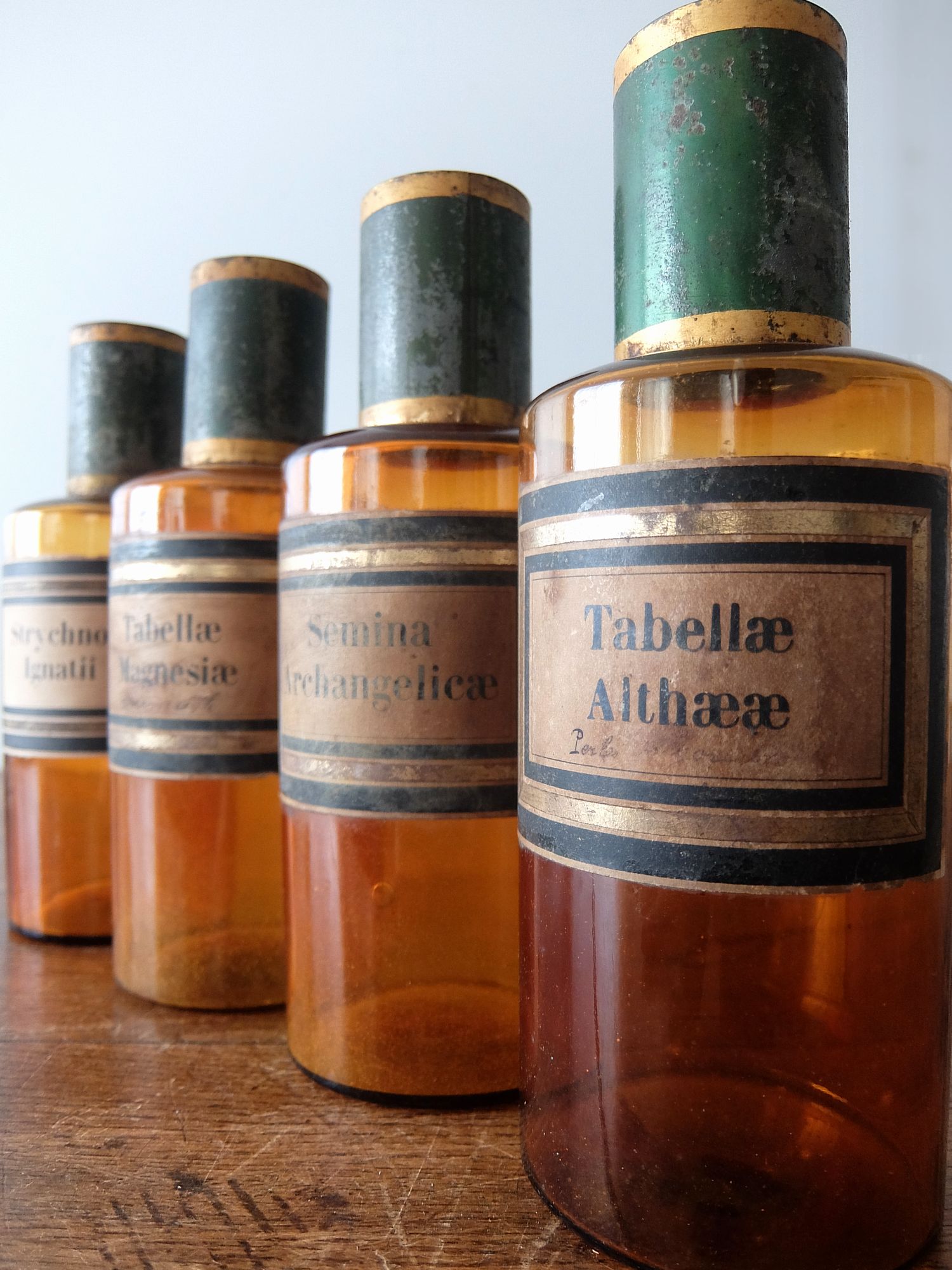 Medicine Bottle (B1025-04)